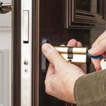 Установка замка на входную дверь